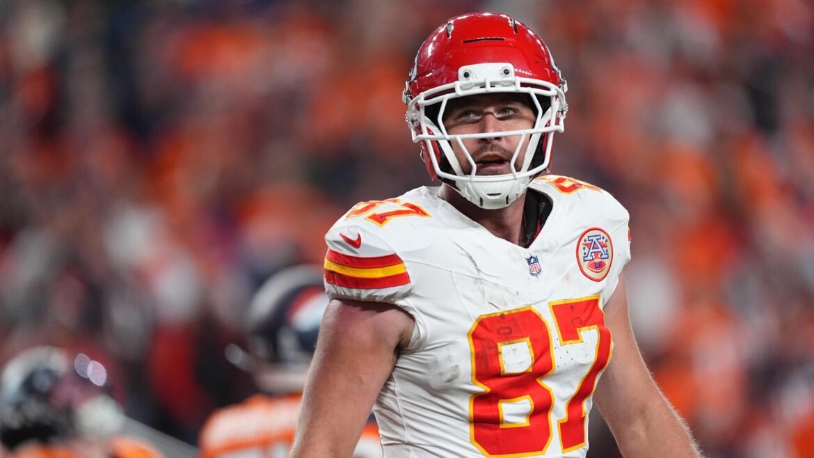 Travis Kelce Supostamente Assina Contrato para Voltar aos Chiefs em 2026 Após Rumores de Aposentadoria
