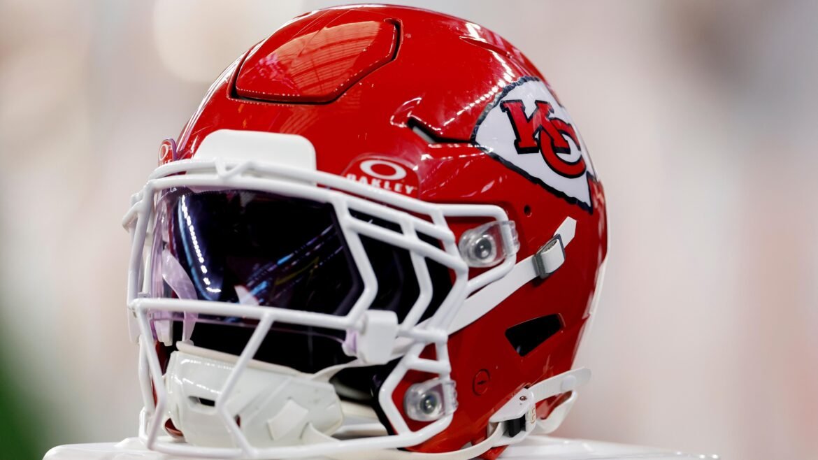 GM dos Chiefs prevê 'Muitas Trocas' em meio a rumores do Draft da NFL de 2026, 'Deve Ser Uma Noite Divertida'