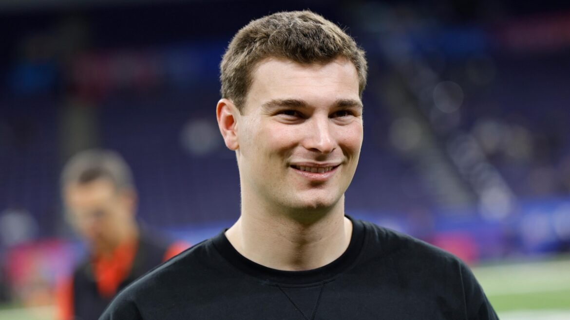 Treinador do CFB Questiona se Fernando Mendoza Tem 'Conjunto de Habilidades Elitárias' em meio a Rumores sobre os Raiders e o Draft da NFL